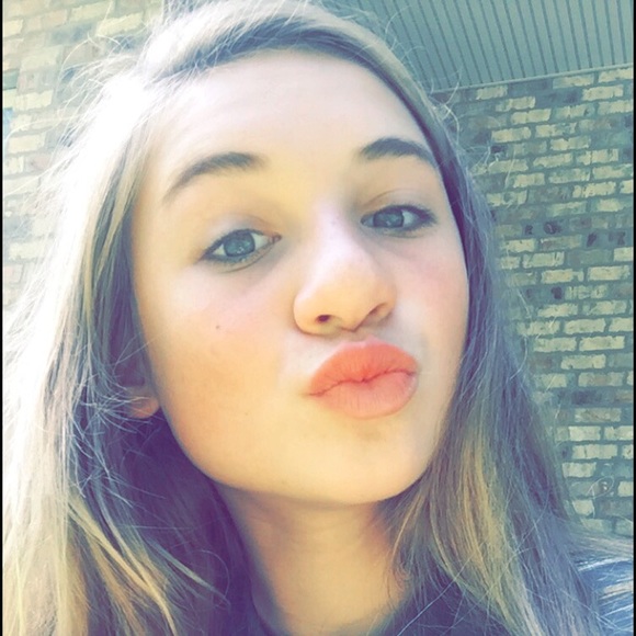 Meet your Posher, Olivia