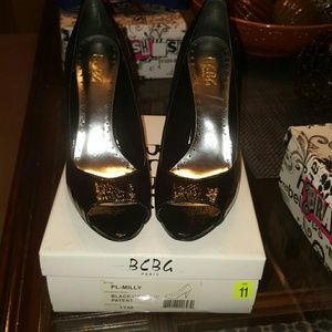 BCBG peep toe pump