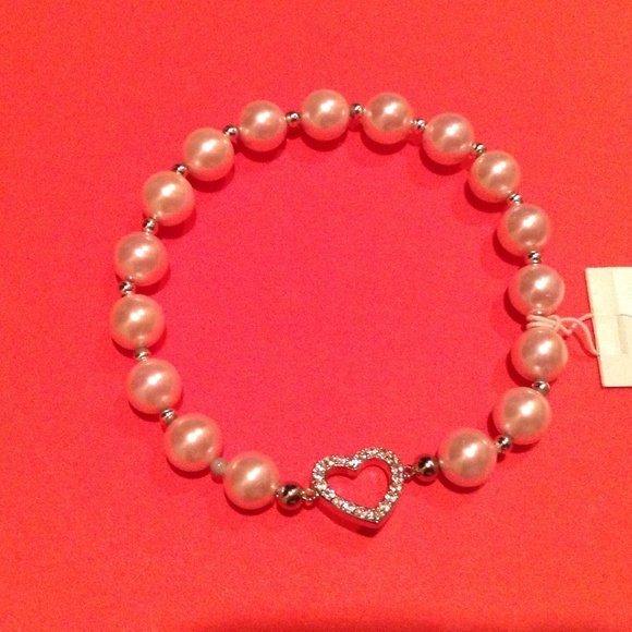 BRAND NEW PEARL WITH DIAMOND SHAPE HEART BRACELET