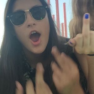 Meet your Posher, Leslie