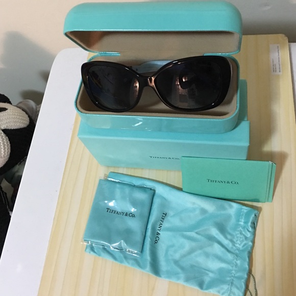 Brand new Tiffany & Co. polarized sunglasses - Picture 2 of 4