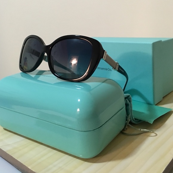 Brand new Tiffany & Co. polarized sunglasses - Picture 4 of 4