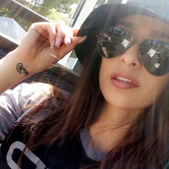 Meet your Posher, Alexis