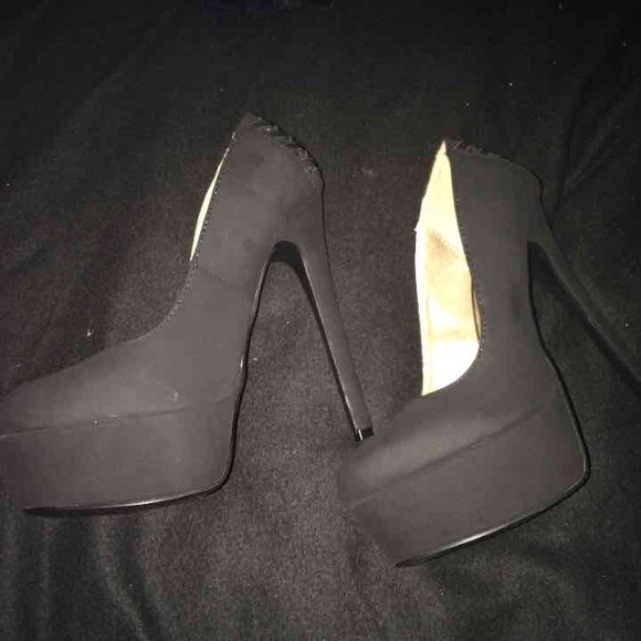 High Heels - Picture 2 of 4