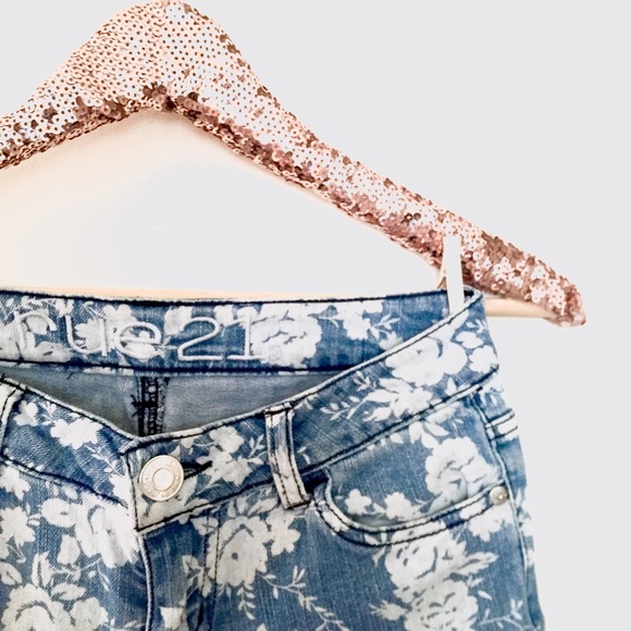 Rue 21 Acid Wash Floral Skinny Jean stretch SZ 1/2