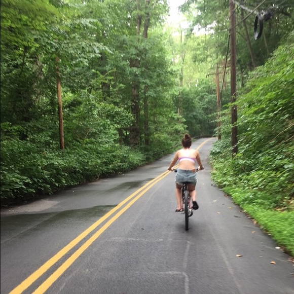 Meet your Posher, Alyssa - Picture 1 of 1