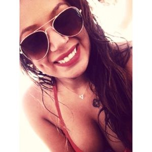 Meet your Posher, Selena