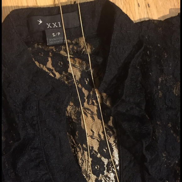 Cinched waist black lace blouse - Picture 2 of 2