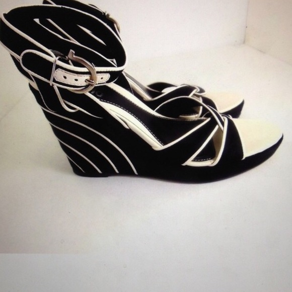 **Not for sale** Ferragamo linen leather platforms - Picture 1 of 4