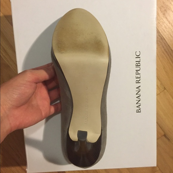 Gray suede pumps - Picture 2 of 3