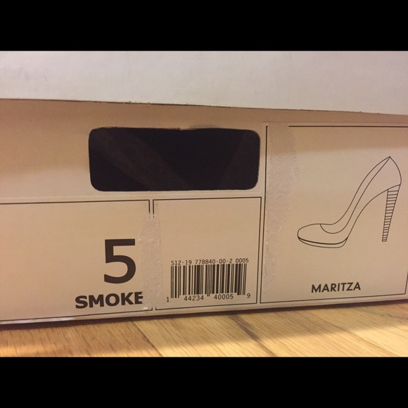 Gray suede pumps - Picture 3 of 3