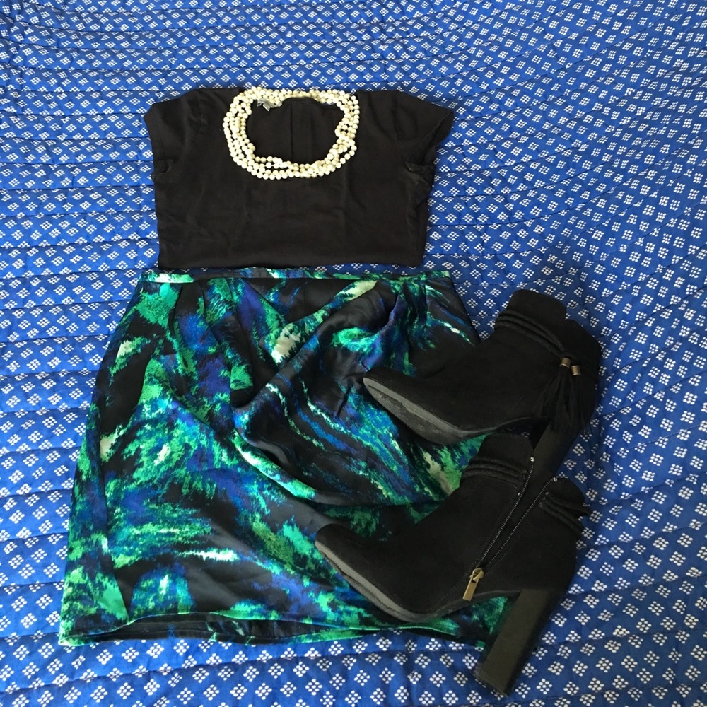GO INTERNATIONAL Blk/Blu/Grn Draping Mini Skirt