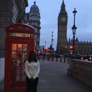 Meet your Posher, Afia