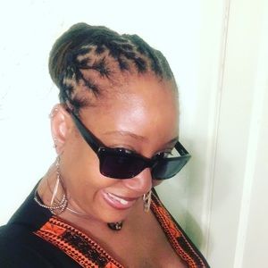 Meet your Posher, Angela