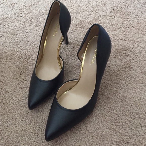 Black Massimo size 6 heels