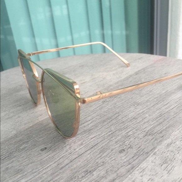 REDUCED! Rose gold mirror sunglasses - Picture 2 of 3