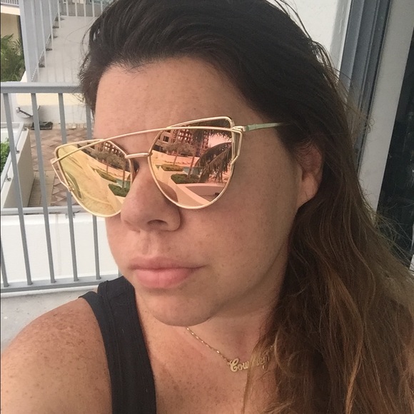 REDUCED! Rose gold mirror sunglasses - Picture 3 of 3