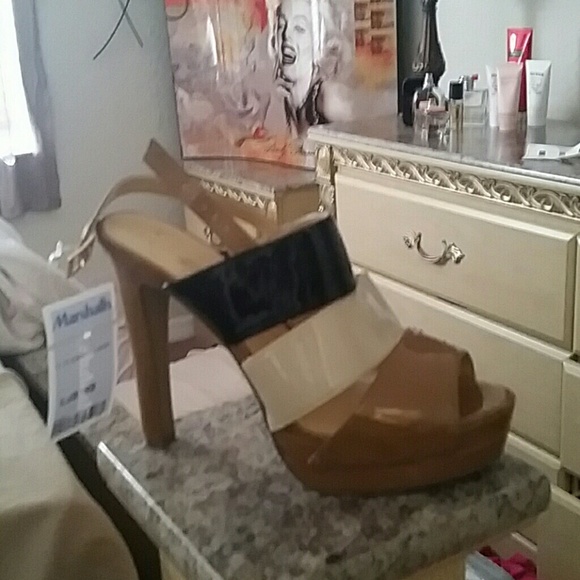 Jessica Simpson Mohegan heels