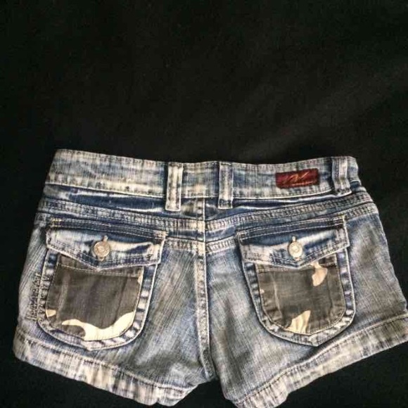 Shorts - Picture 2 of 3