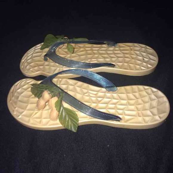Cool Peanut Slippers - Picture 2 of 2