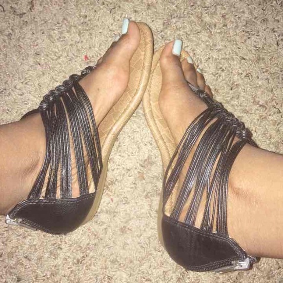 Black Slippers - Picture 3 of 3