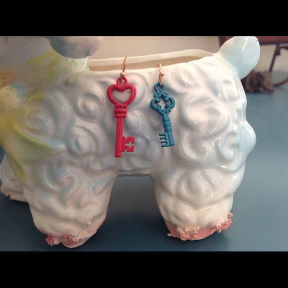 Jewelry - Hot pink and bright blue keys to your heart
