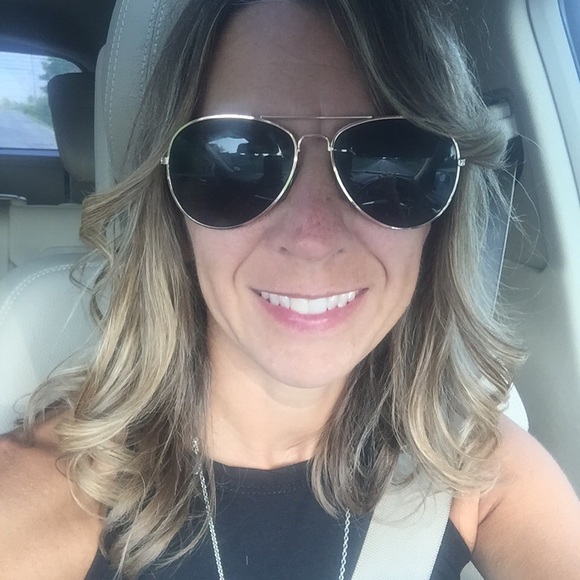 Meet your Posher, Lisa - Picture 1 of 1