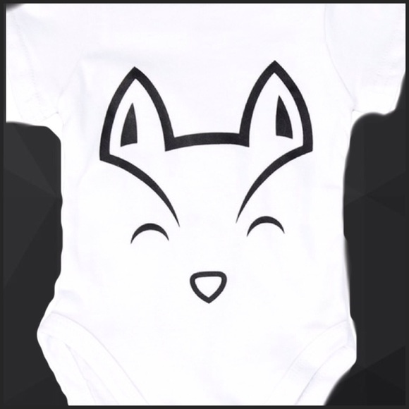 White Onesie "Fox and Tail" - Picture 2 of 4