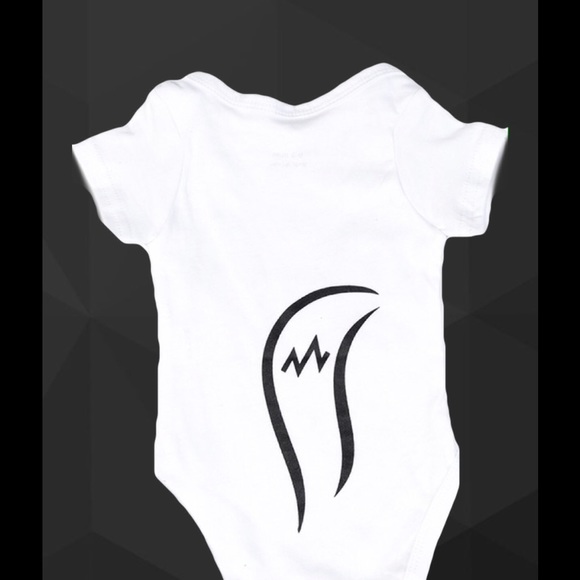 White Onesie "Fox and Tail" - Picture 3 of 4