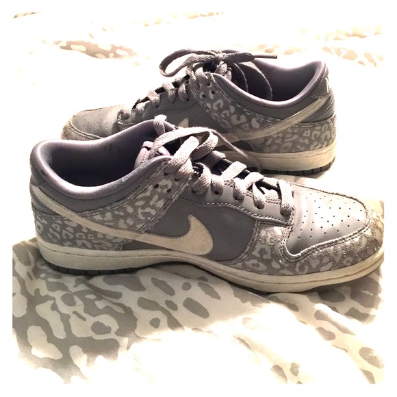 Nike cheetah print shoes size 7.5 - Picture 1 of 4