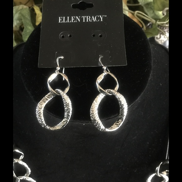 New!! Neckless/Earring set - Picture 2 of 3