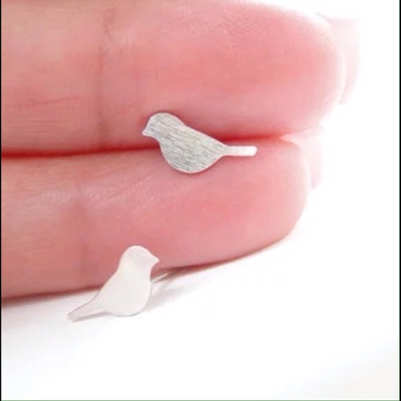 Jewelry - Silver bird stud earrings
