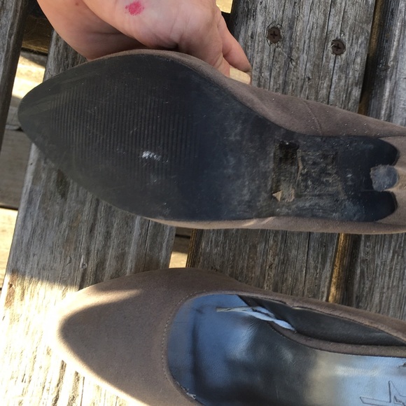 Gray heels - Picture 2 of 2