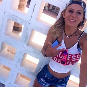 Meet your Posher, Christina