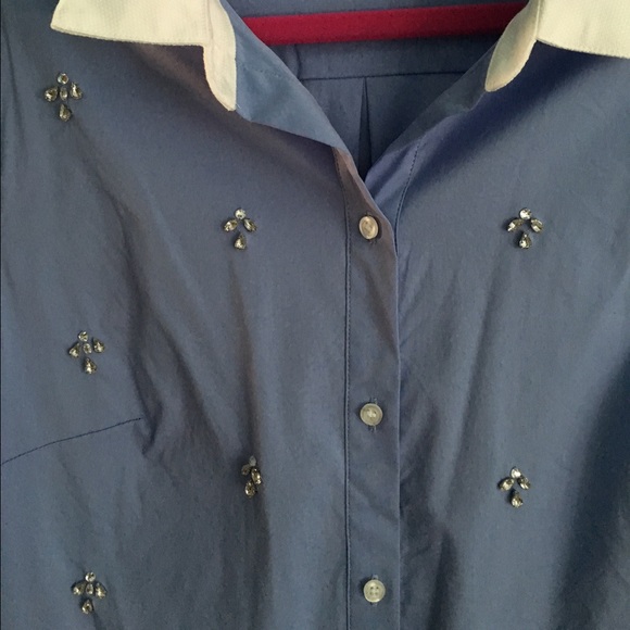 Size 10 Ann Taylor button down shirt - Picture 2 of 4