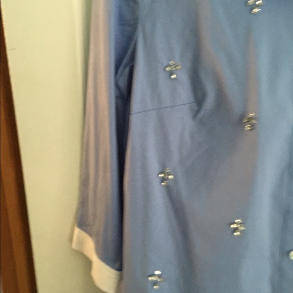 Size 10 Ann Taylor button down shirt - Picture 3 of 4