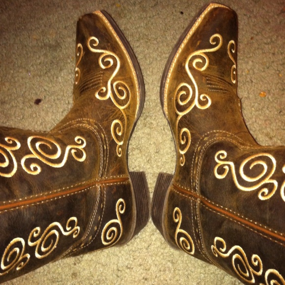 Cowgirl, pointed toe boots. In great condition
