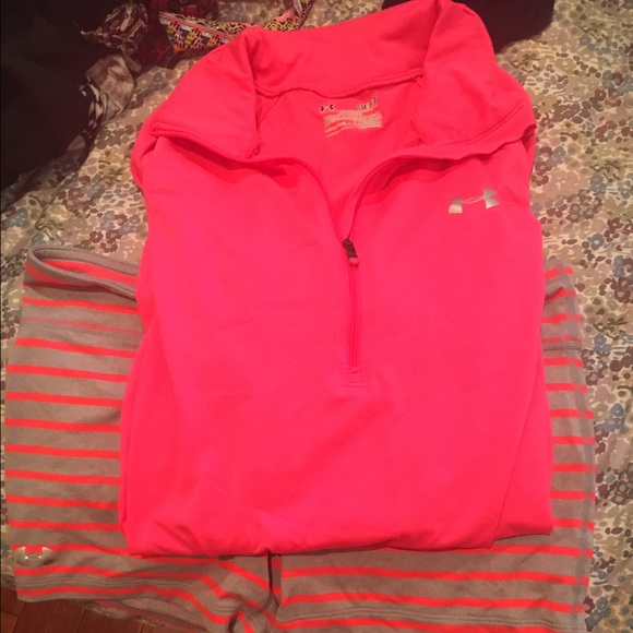 Under armour outfit.. Top small bottom med.