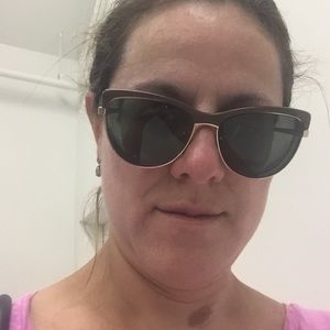 Meet your Posher, Elina