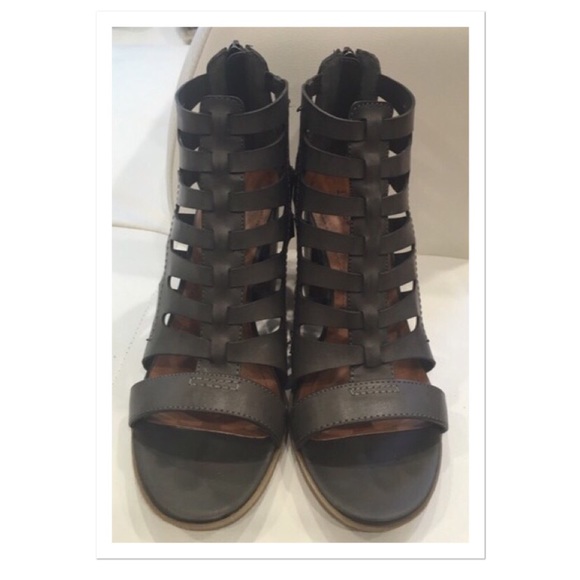 Chunky Heel Gladiator/Strappy Sandal - Picture 3 of 5