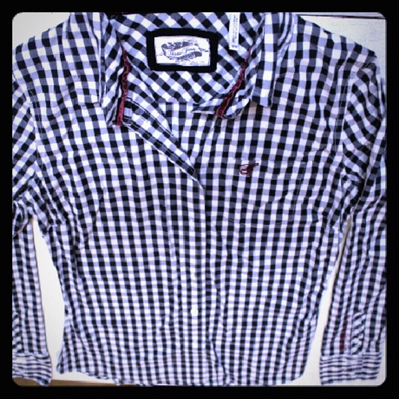 Guess button down