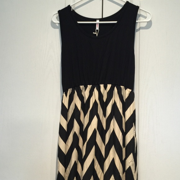 Chevron print maternity maxi dress
