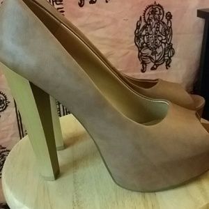 Platform with wooden heel