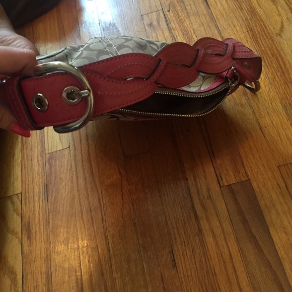 Coach - Picture 3 of 3