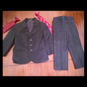 2T VanHeusen Suit