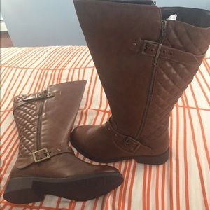 Boots. Perfect for Fall 🍂🍂🍂🍂