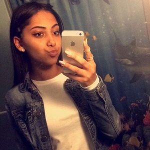 Meet your Posher, Julia