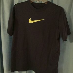 Dri-fit boys XL Nike tee
Charcoal/Blue shirt