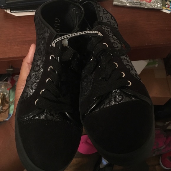 Guess shoes - Picture 1 of 2