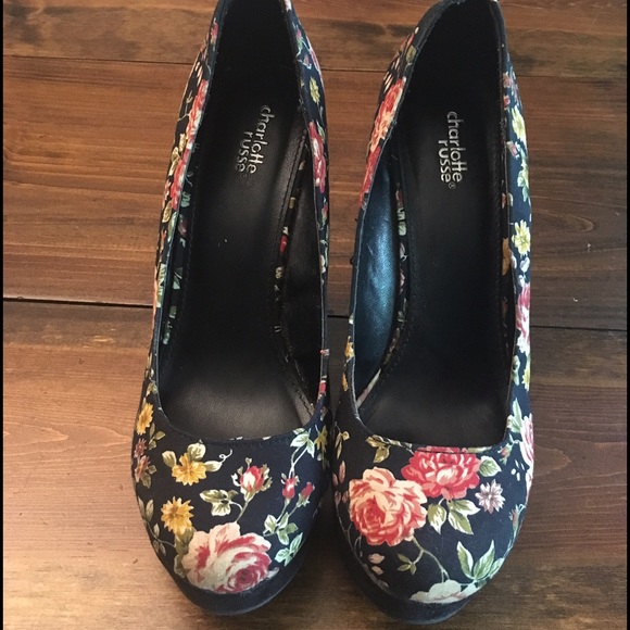 Black Floral Round Toe Wedge Pumps Size 8.5 - Picture 3 of 4